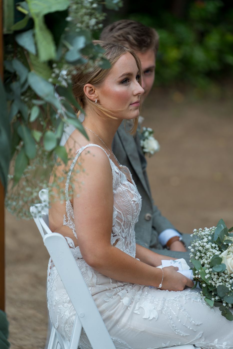 Braut während der Trauung – Hochzeitsfotografin Elisa, Berlin & Brandenburg