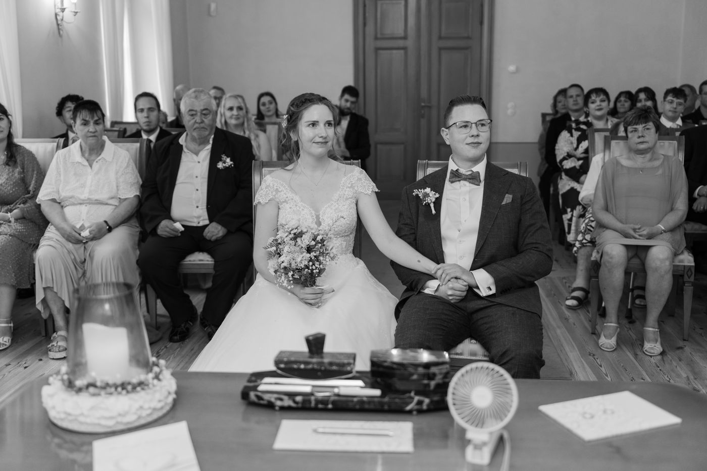 Standesamtliche Trauung in Schwarzweiß – Hochzeitsfotografin Elisa, Berlin & Brandenburg